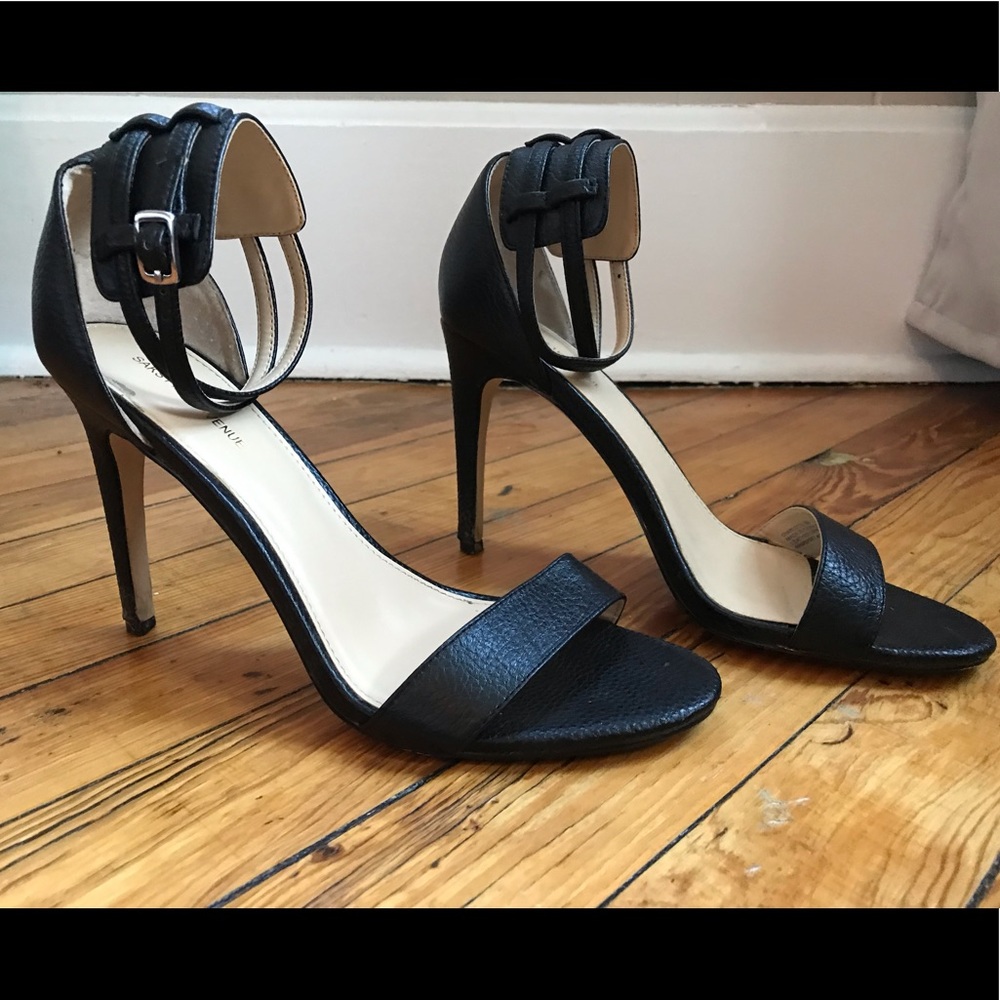 Saks Fifth Avenue Leather Sandals (Black, Size 9)
